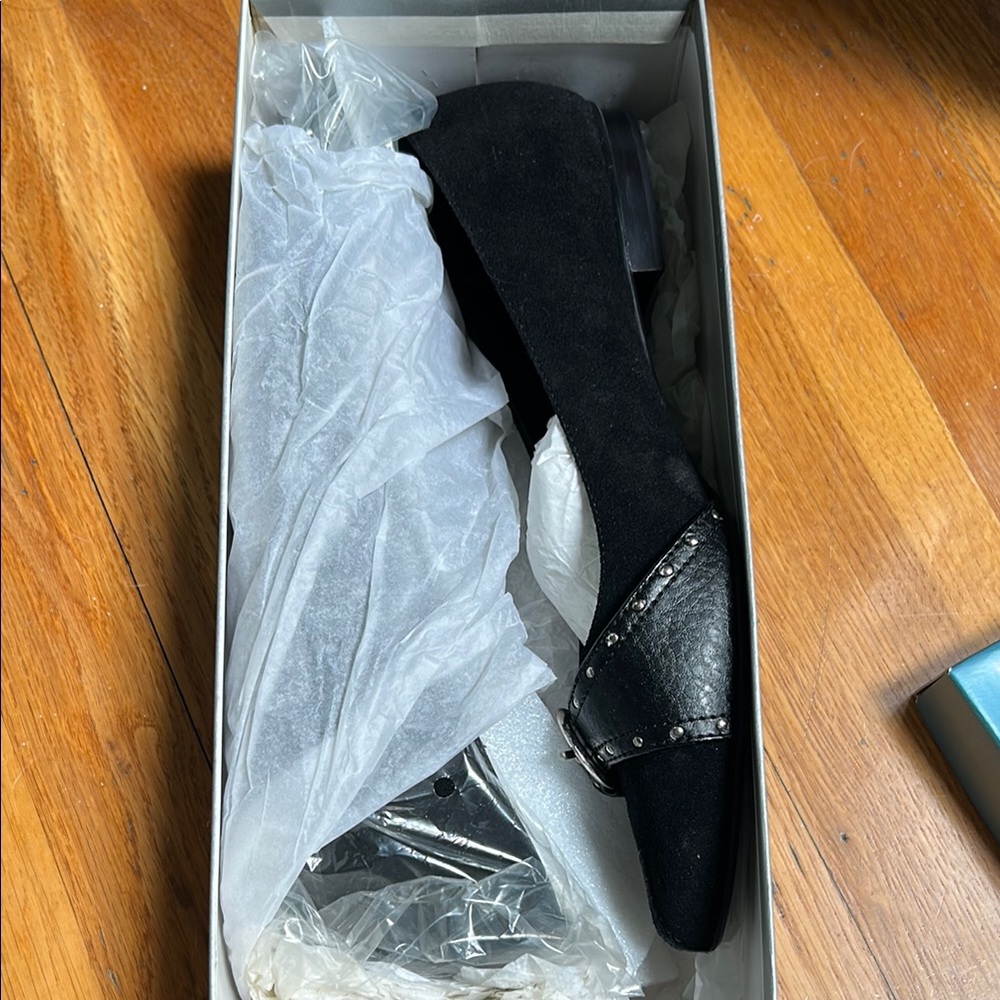 Nine West Black Flats Timeless Comfort and Style